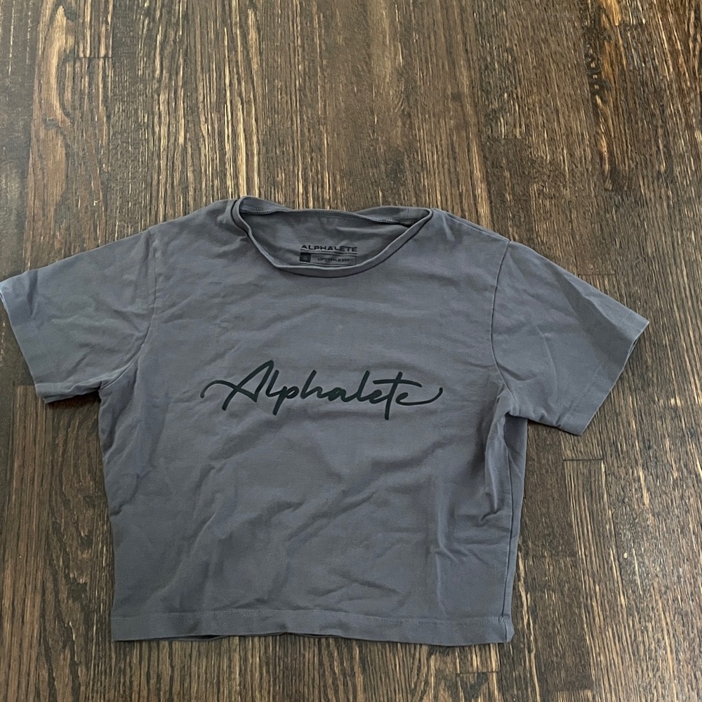 Alphalete Signature Top - Grey